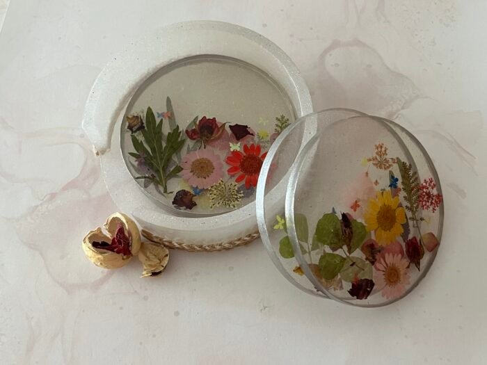 Misa Allium Coasters- Silver-  Set of 4 with Holder - Image 4