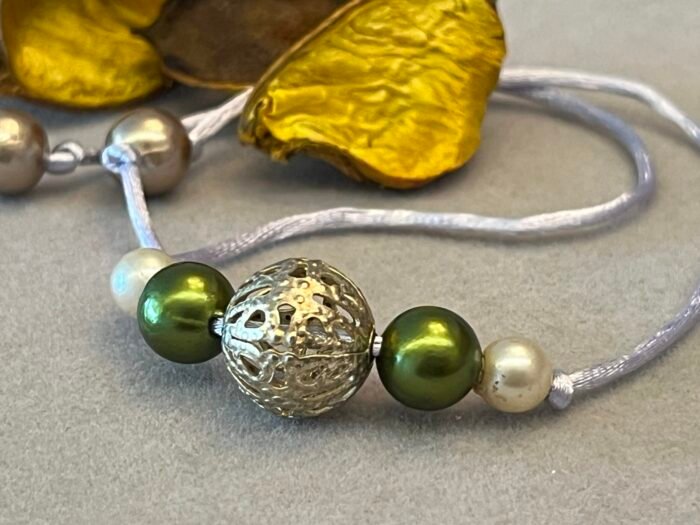 Misa Glitzy Metal Beaded Rakhi - Image 2