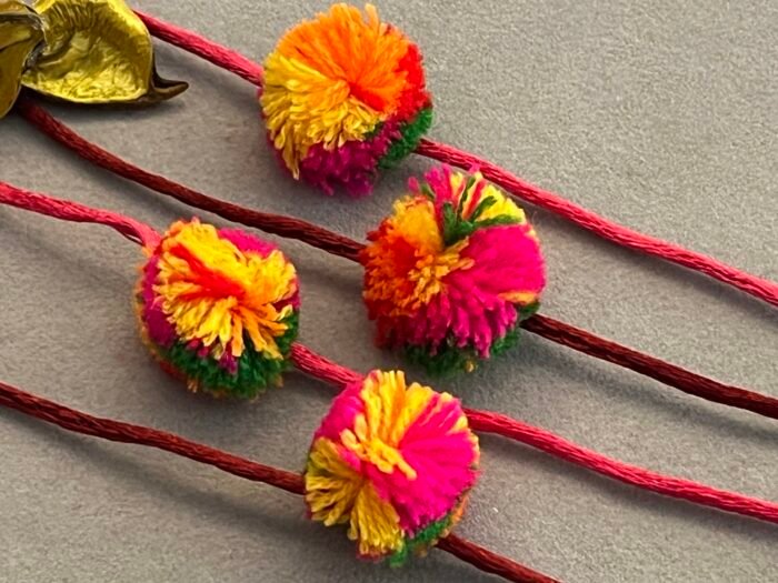 Misa Pompom Rakhi