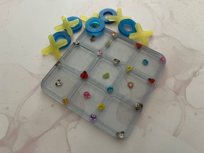 Misa Tic-Tac-Toe- Transparent base, Yellow 'X', Blue 'O' - Image 2