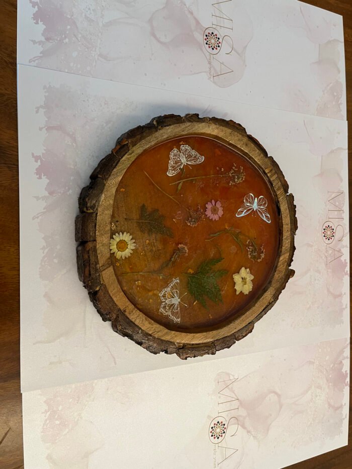 Misa Allium Round Wooden Tray- Dried flowers & butterflies - Image 2